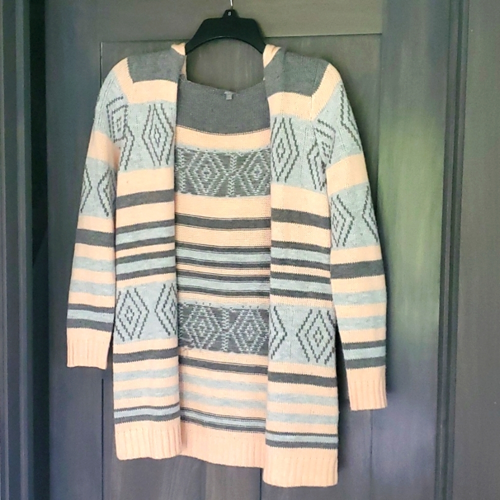 Grey & pastel pink cardigan with hood